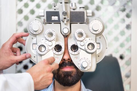 https://image.jobtrees.com/roles/Optometrist.jpg